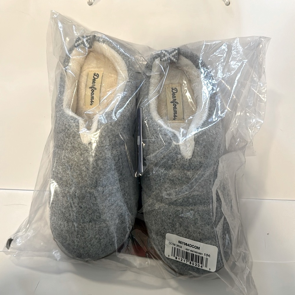 Dearfoam slippers-BRAND NEW